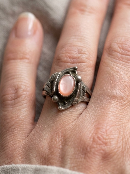 Jewelry - Vintage Navajo Sterling Silver Pink Mother of Pearl Shell Leaf Ring 5 / 2.7g